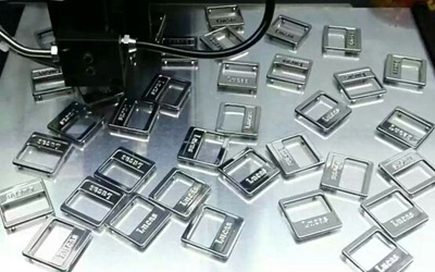 五金飾品點膠點漆