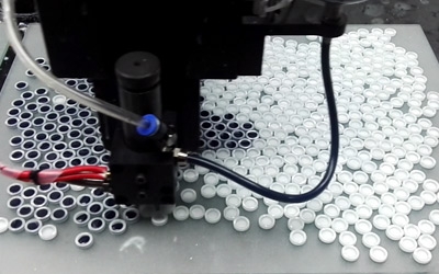 紐扣點膠產品每小時3萬2